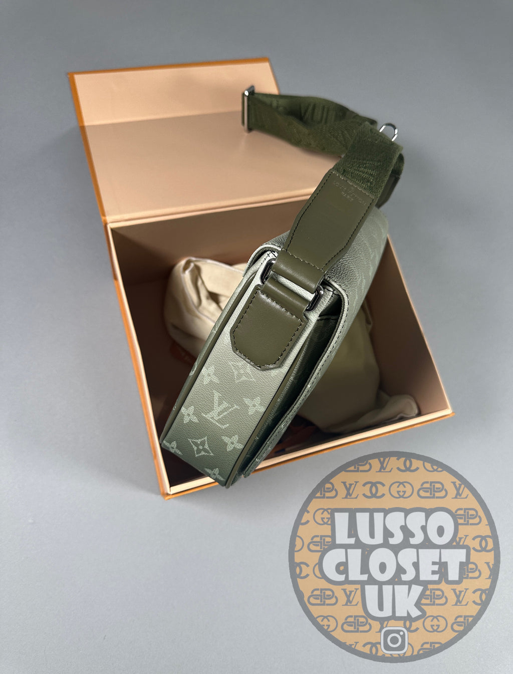 Lou - Green Fade Messenger