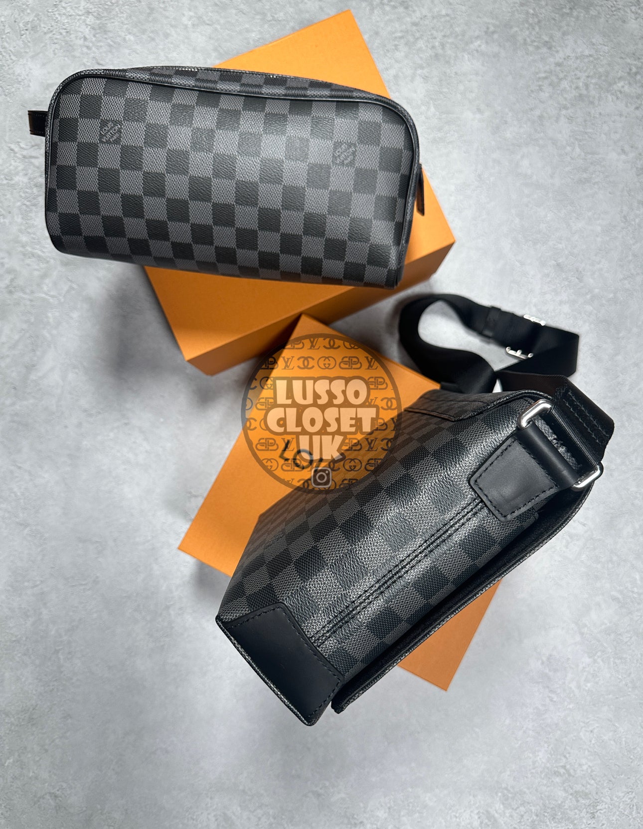 Lou - Check Wash Bag