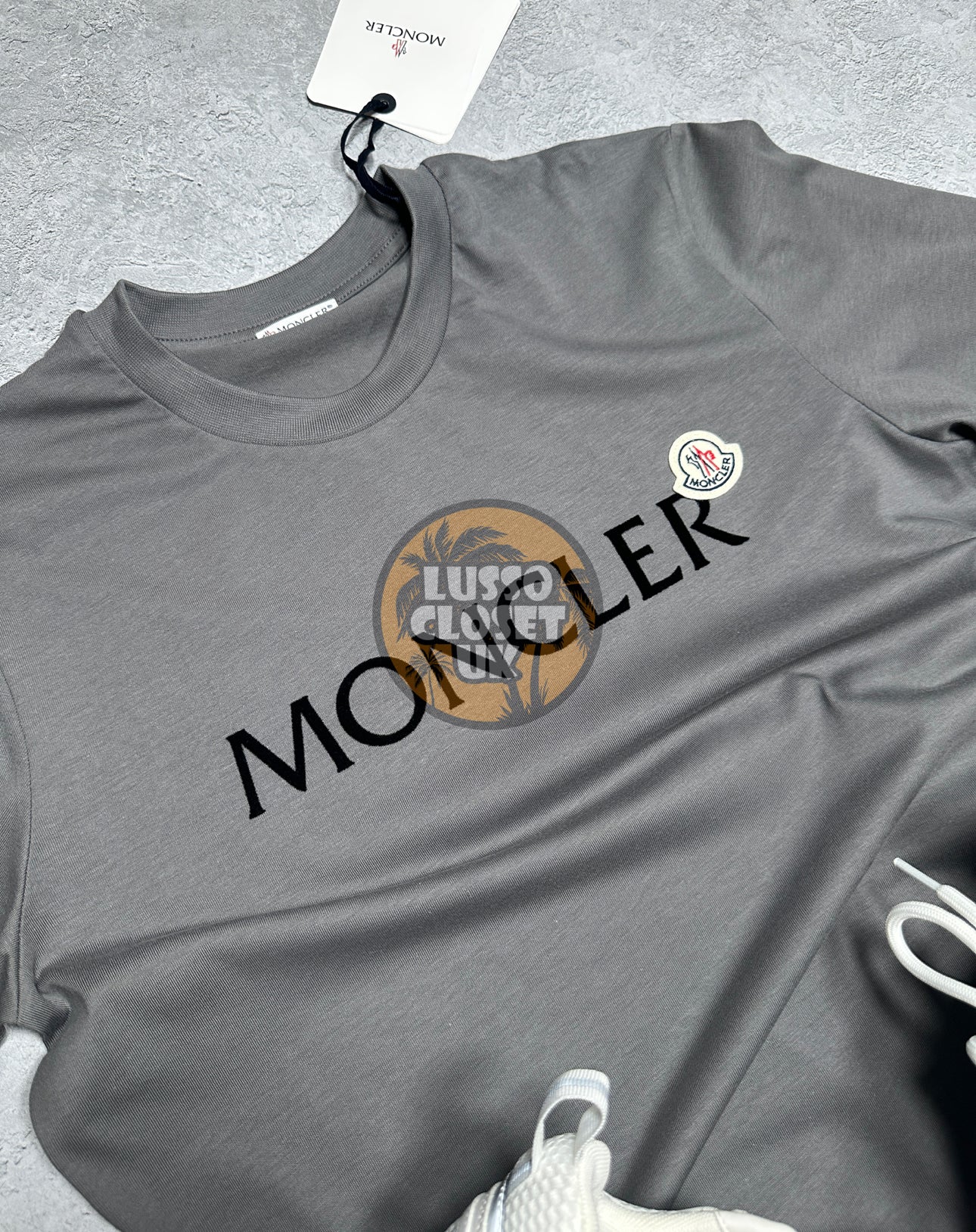 Mon - Grey Word Badge T Shirt