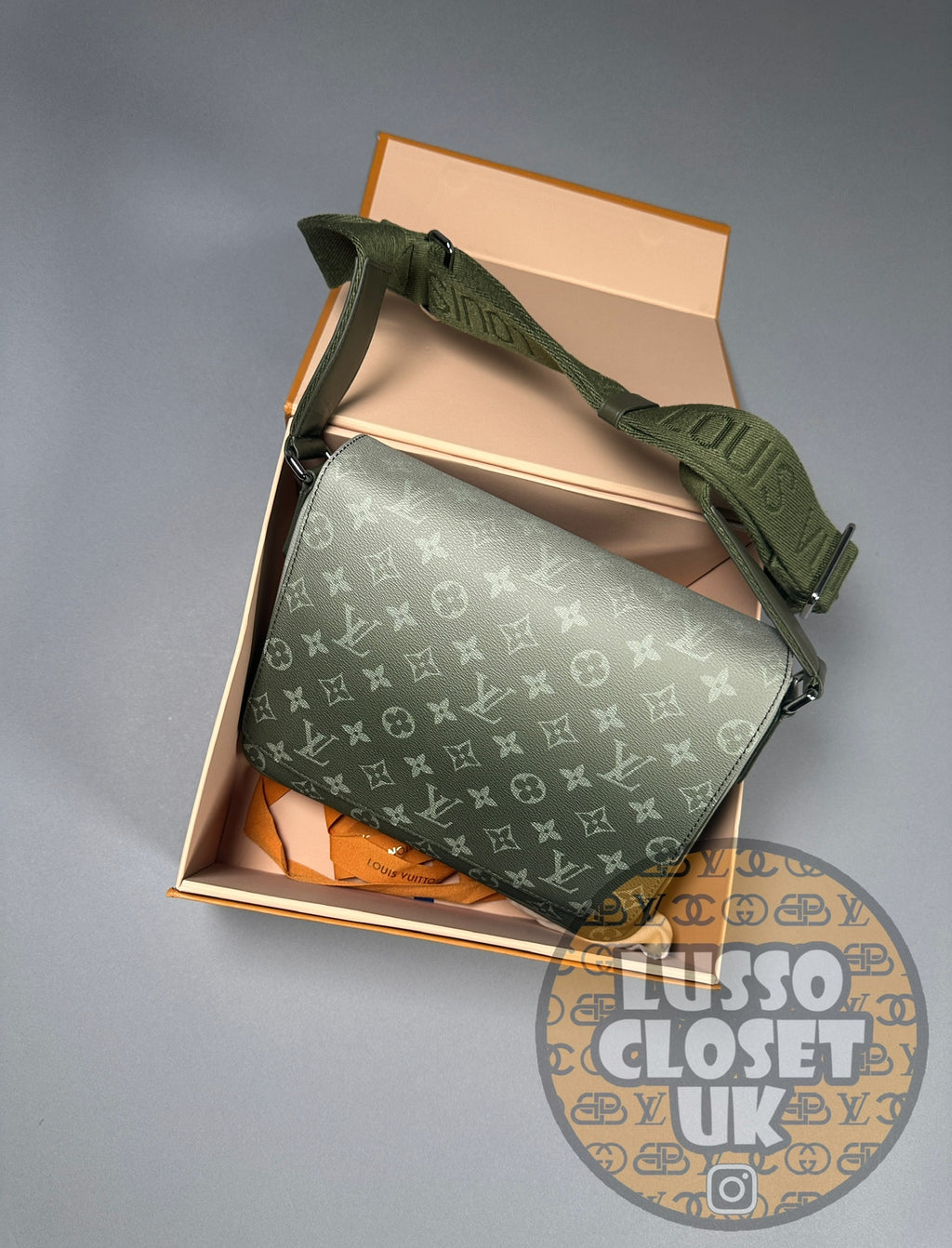 Lou - Green Fade Messenger