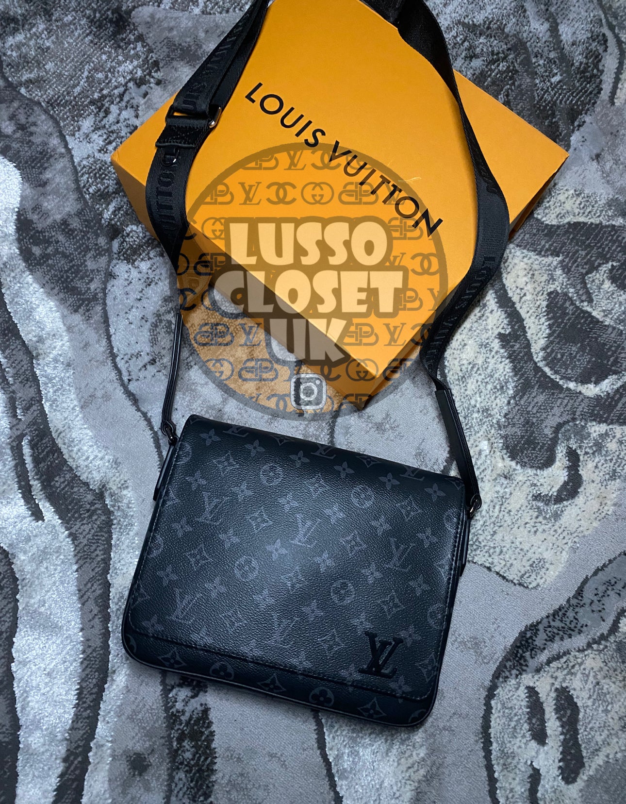 Lou - District Messenger