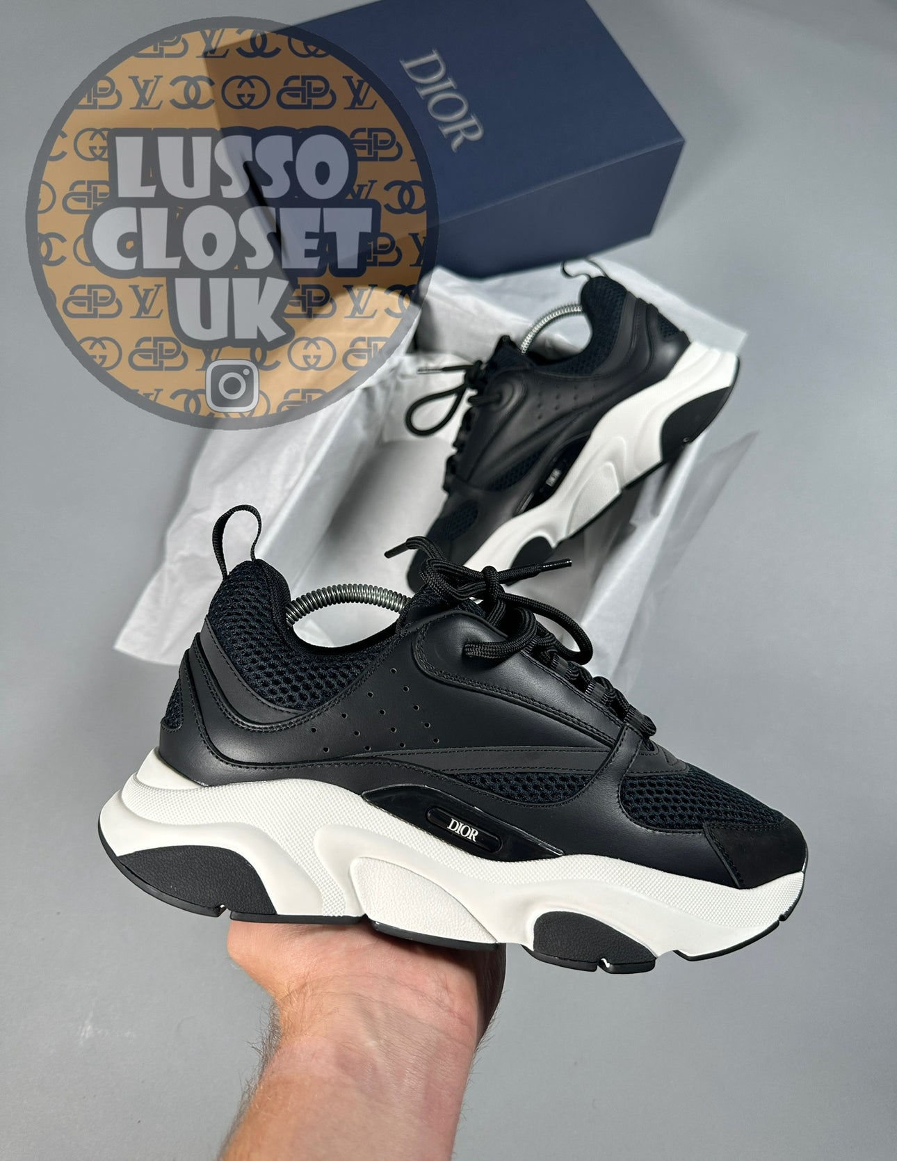 Dio - Black/White B22