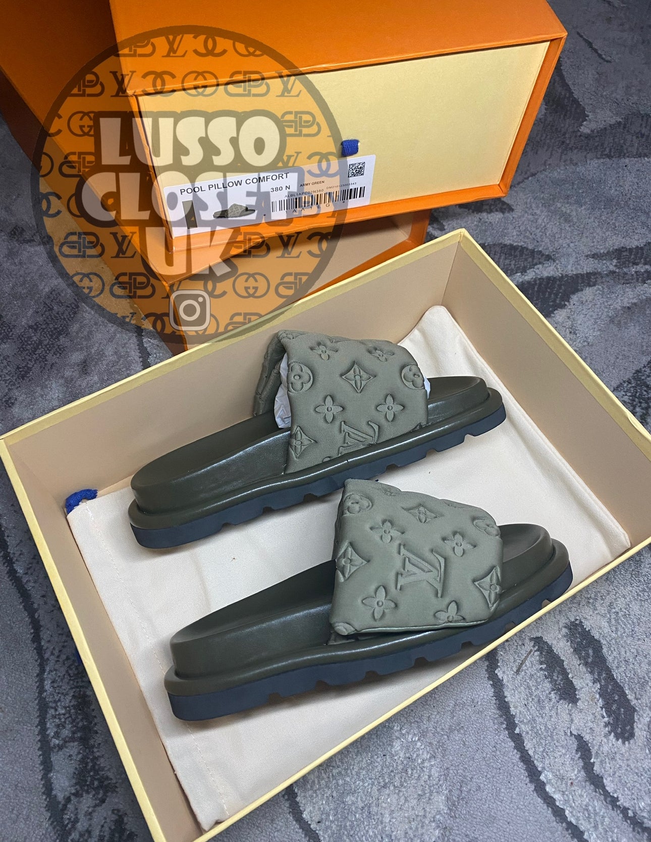 Lou - Green Pillow Sliders