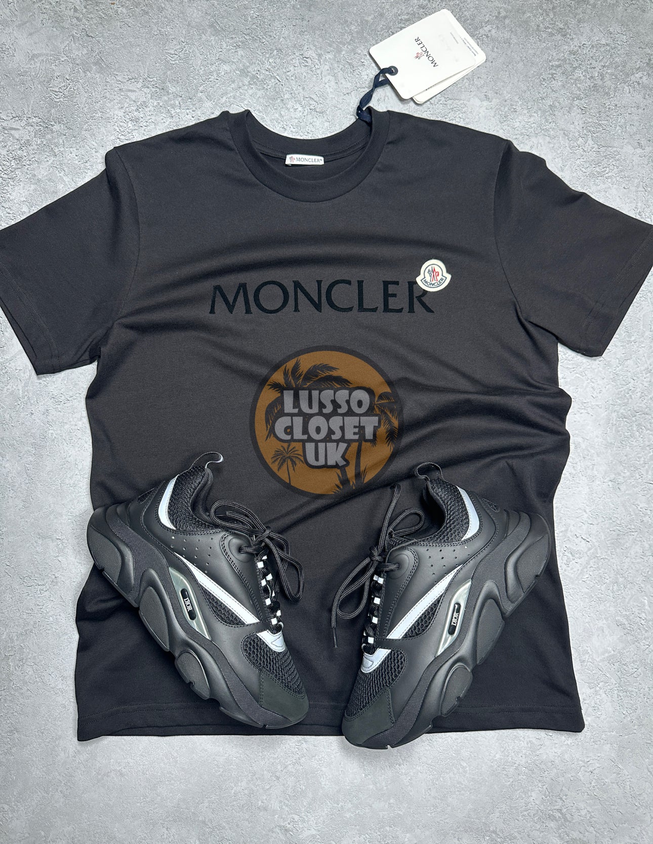 Mon - Black Word Badge T Shirt