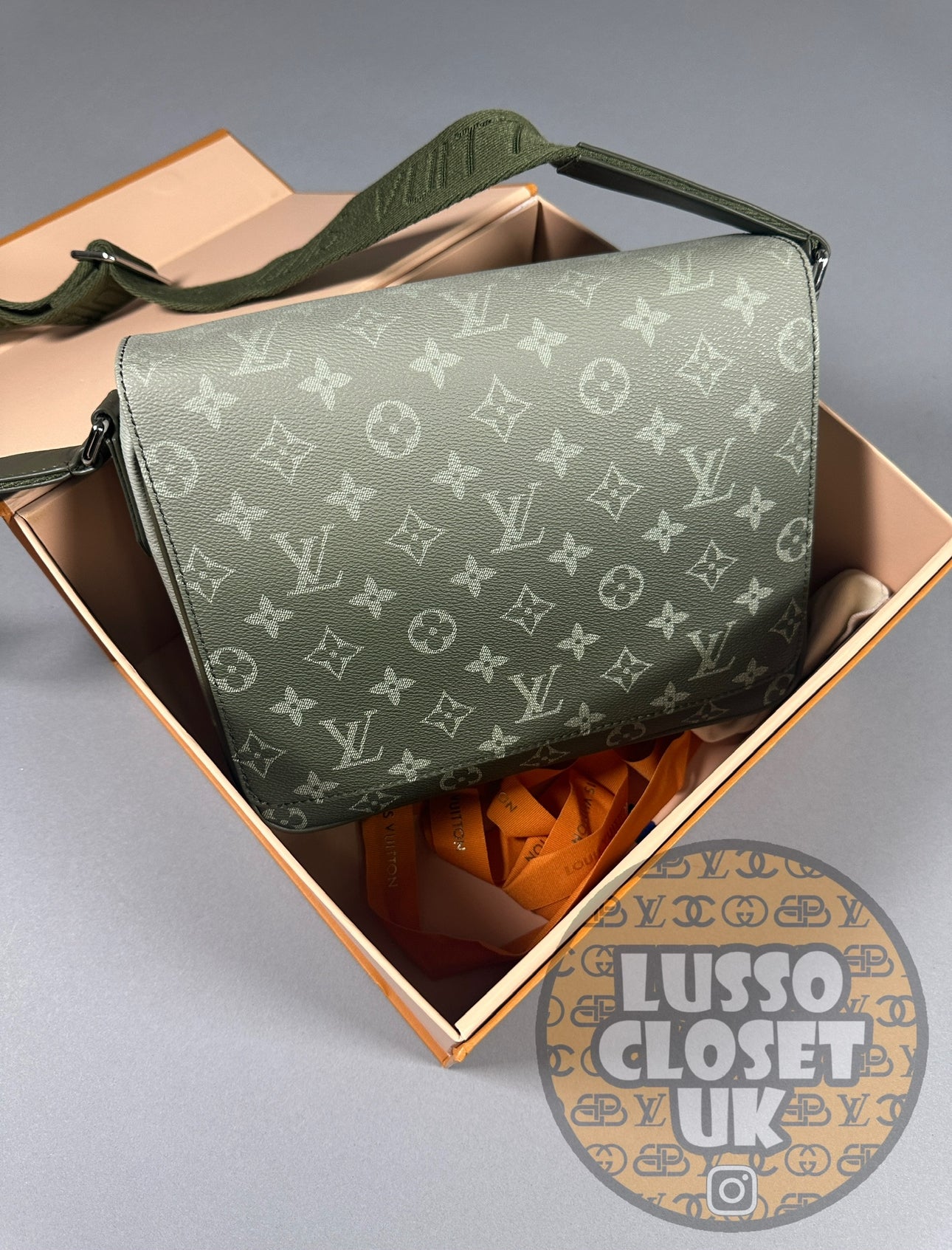 Lou - Green Fade Messenger